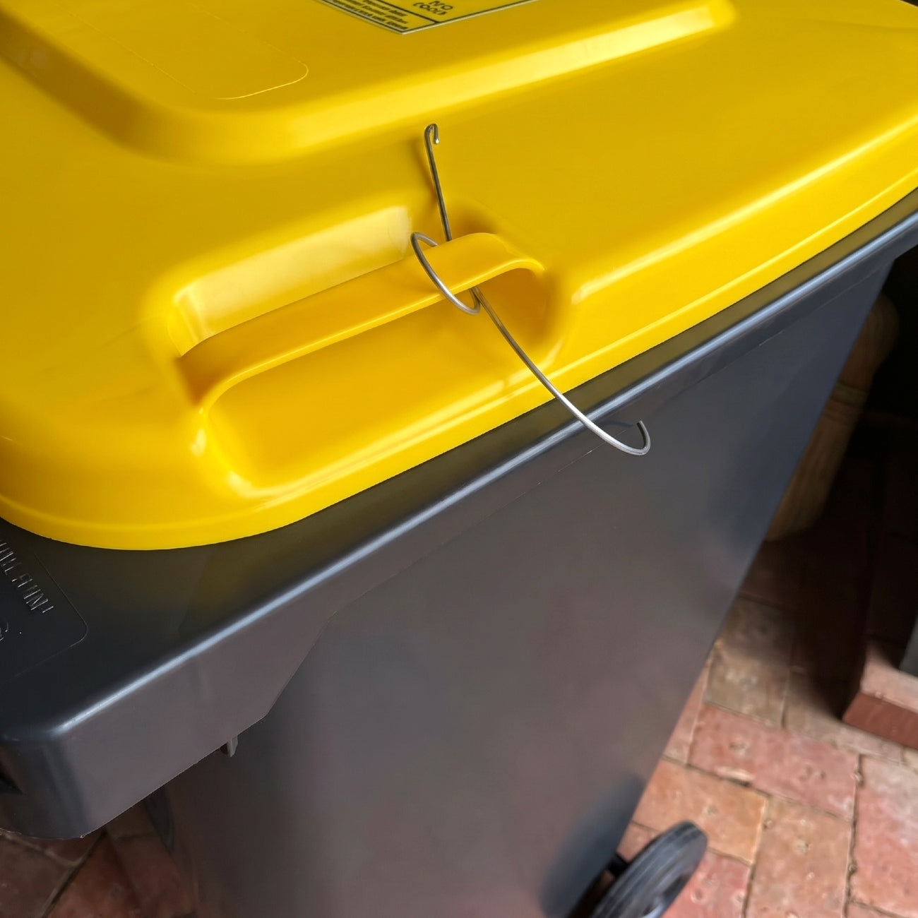 Wheelie Bin Clip | Stops Bin Lids Blowing Open | Made in Australia | FREE Shipping